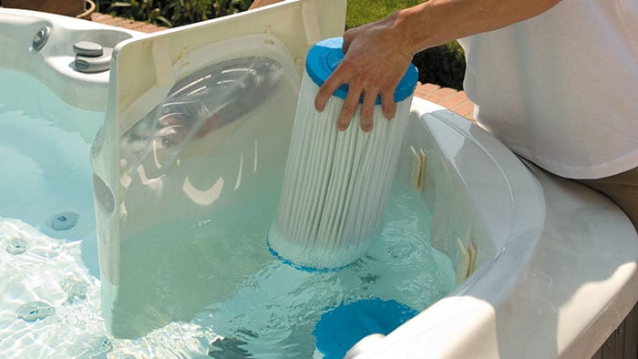 Conseils pour nettoyer votre jacuzzi gonflable