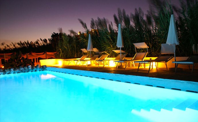 Luminaires-deco-autour-piscine
