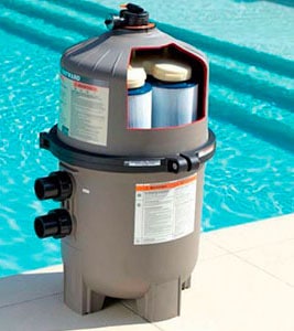 Les différentes finesses de filtration d'une piscine coque