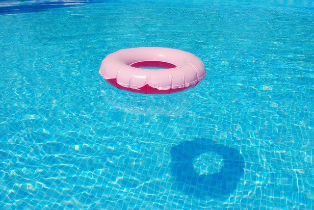 Prenez les services d'un pisciniste sur la côte d'azur pour entretenir votre piscine