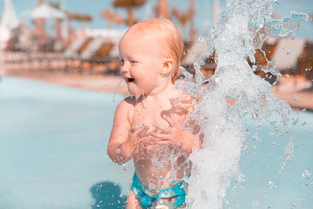 Les accessoires pour bébé autour de la piscine