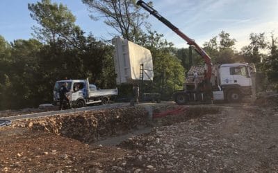 Livraison de la piscine coque polyester