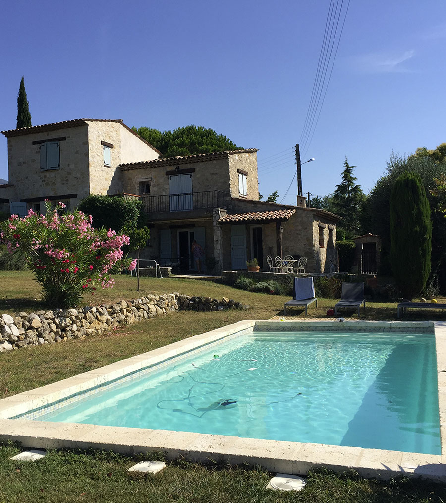 Réalisation d’une piscine pour faire prendre de la valeur à votre maison