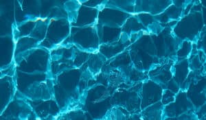 piscine coque polyester - piscine beton