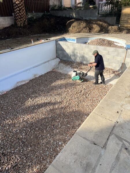 Rénovation de votre piscine béton en une piscine coque polyester