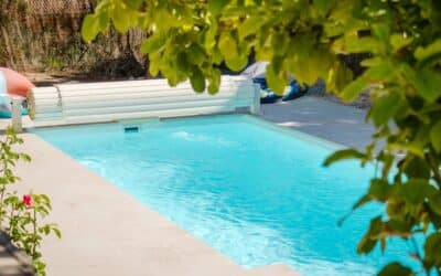 pisciniste frejus A serene Mediterranean pool scene perfect for summer relaxation and outdoor living.